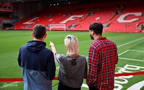 国足0-2澳大利亚！塞鸟摸头安抚王钰栋，王大雷无奈，蒋圣龙失落